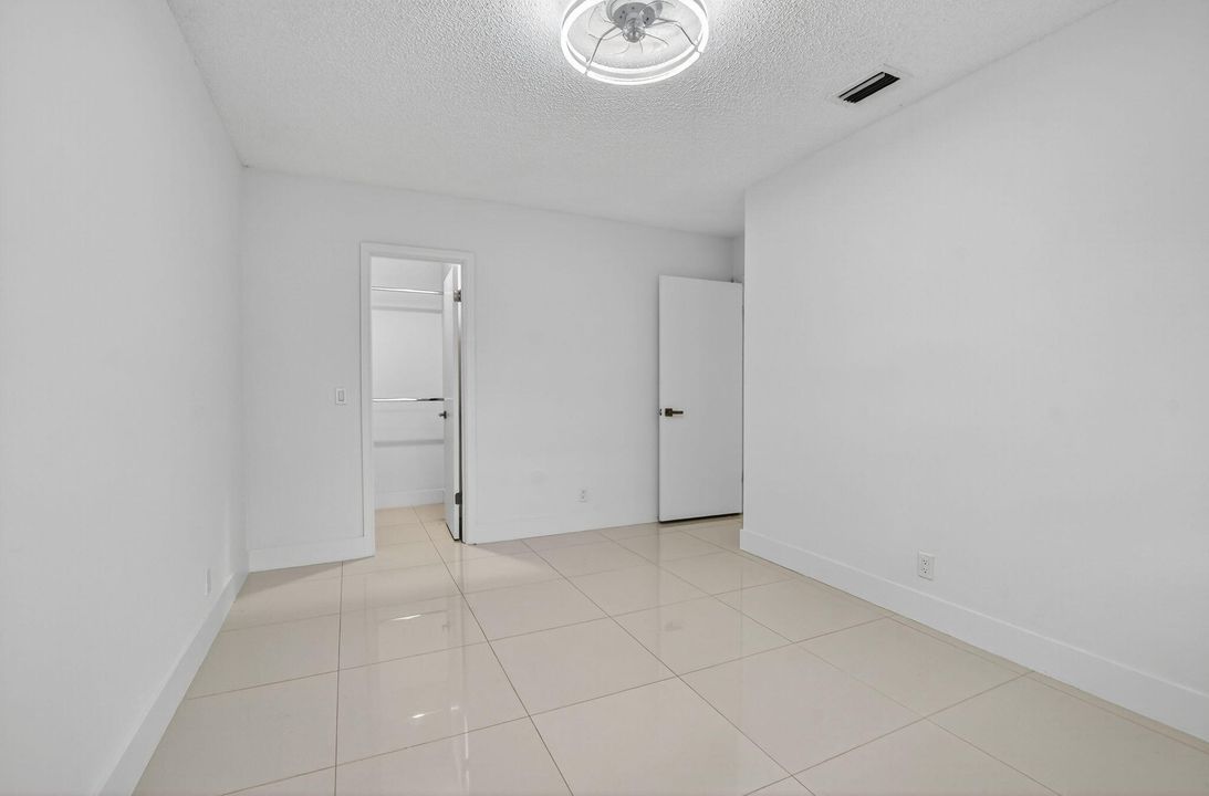 В аренду: $5,000 (4 спален, 2 ванн, 1973 Квадратных фут)