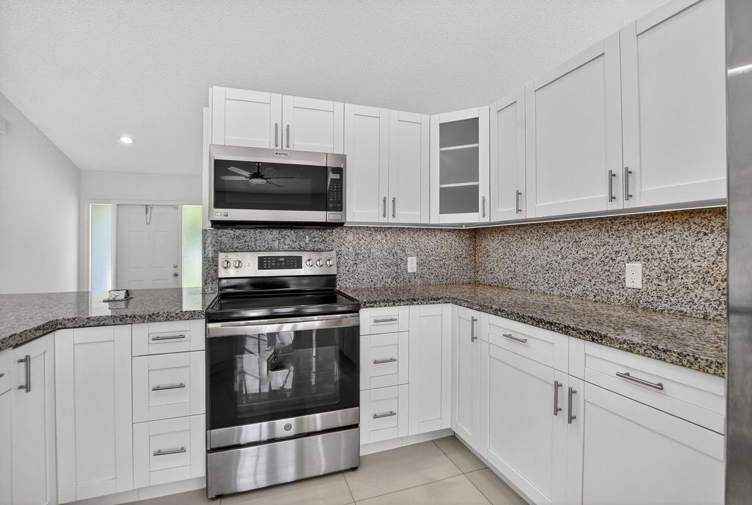 В аренду: $5,000 (4 спален, 2 ванн, 1973 Квадратных фут)