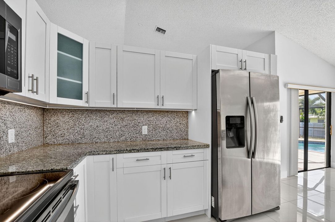 В аренду: $5,000 (4 спален, 2 ванн, 1973 Квадратных фут)