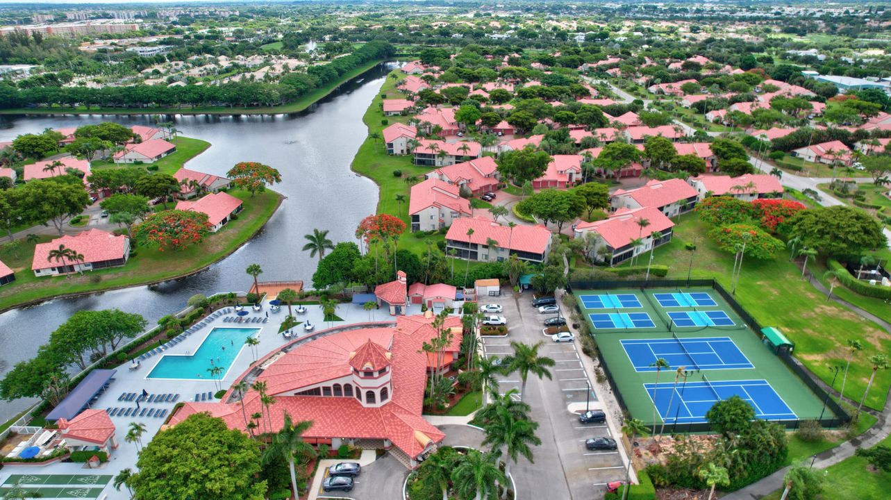 For Sale: $299,000 (2 beds, 2 baths, 1657 Square Feet)