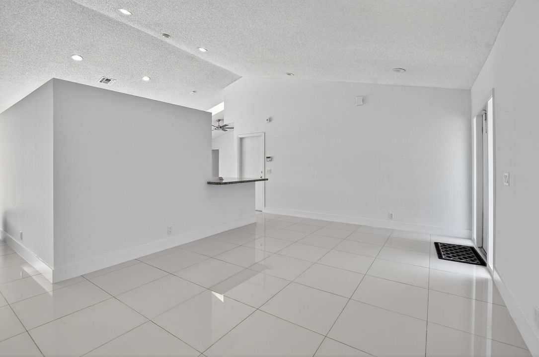 В аренду: $5,000 (4 спален, 2 ванн, 1973 Квадратных фут)