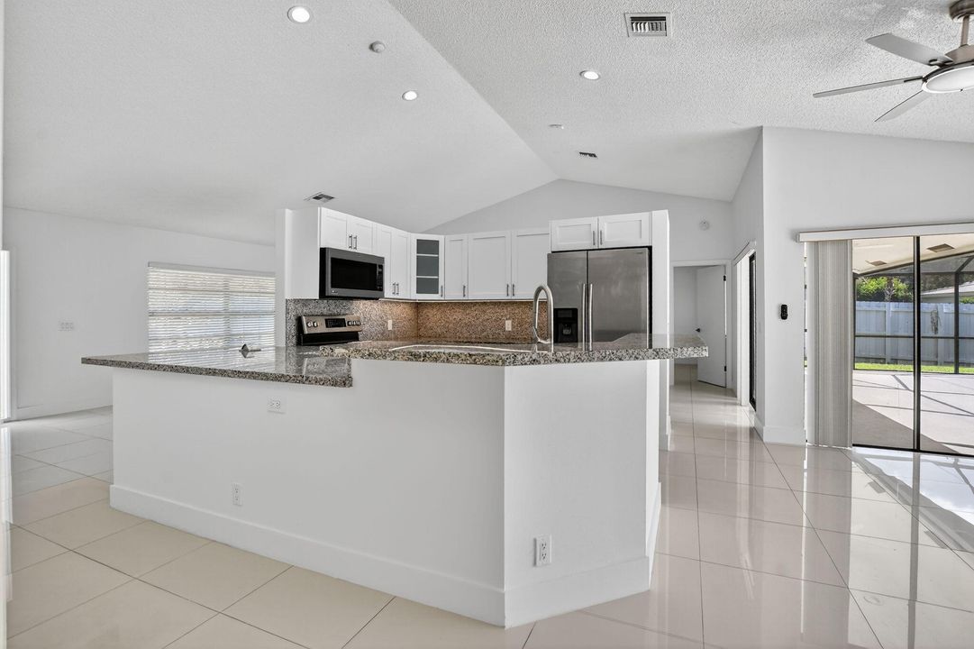 В аренду: $5,000 (4 спален, 2 ванн, 1973 Квадратных фут)