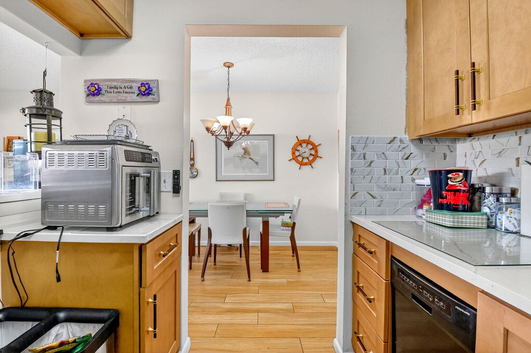 待售: $74,000 (1 贝兹, 1 浴室, 570 平方英尺)