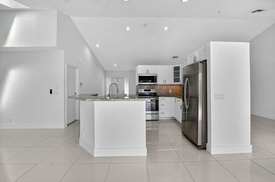 В аренду: $5,000 (4 спален, 2 ванн, 1973 Квадратных фут)