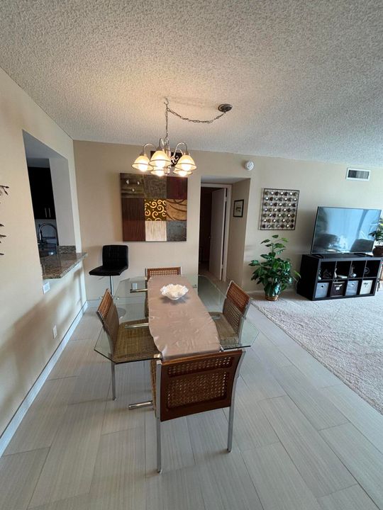 出租: $2,350 (2 贝兹, 2 浴室, 1150 平方英尺)