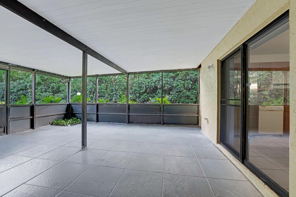 На продажу: $319,999 (2 спален, 2 ванн, 1405 Квадратных фут)