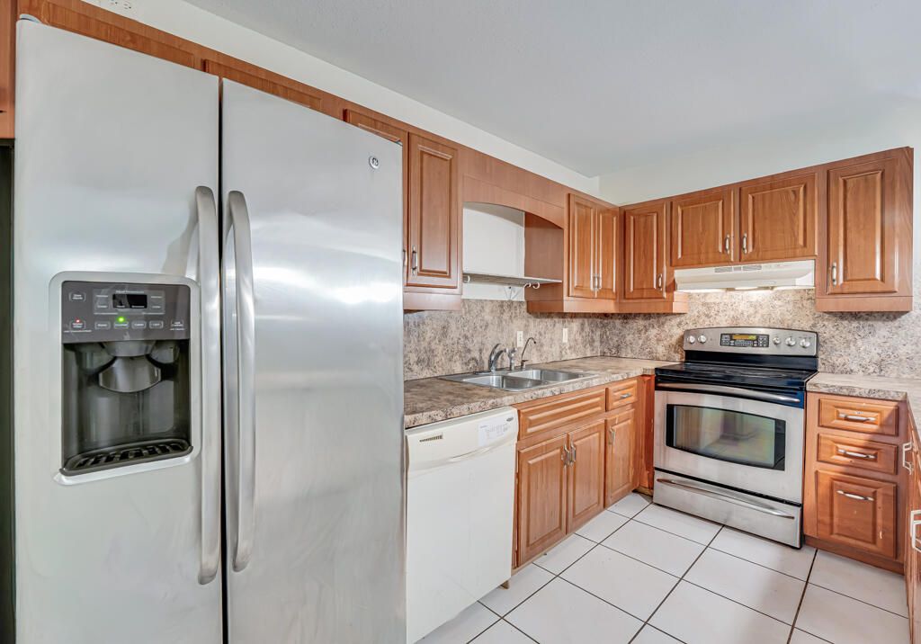 На продажу: $319,999 (2 спален, 2 ванн, 1405 Квадратных фут)