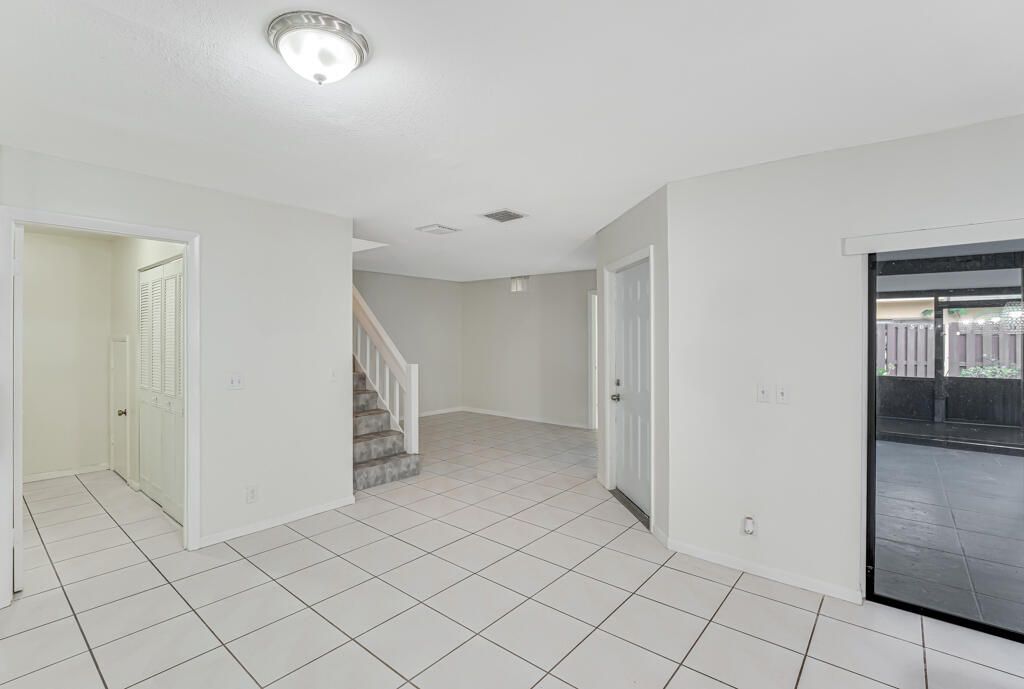 На продажу: $319,999 (2 спален, 2 ванн, 1405 Квадратных фут)