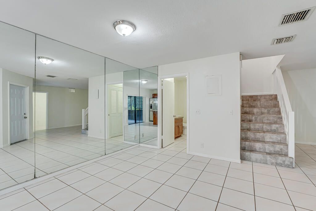 На продажу: $319,999 (2 спален, 2 ванн, 1405 Квадратных фут)