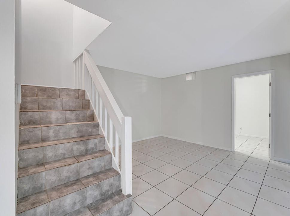 На продажу: $319,999 (2 спален, 2 ванн, 1405 Квадратных фут)