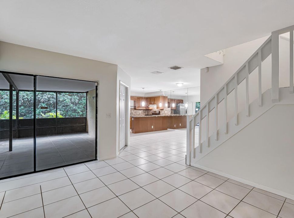 На продажу: $319,999 (2 спален, 2 ванн, 1405 Квадратных фут)