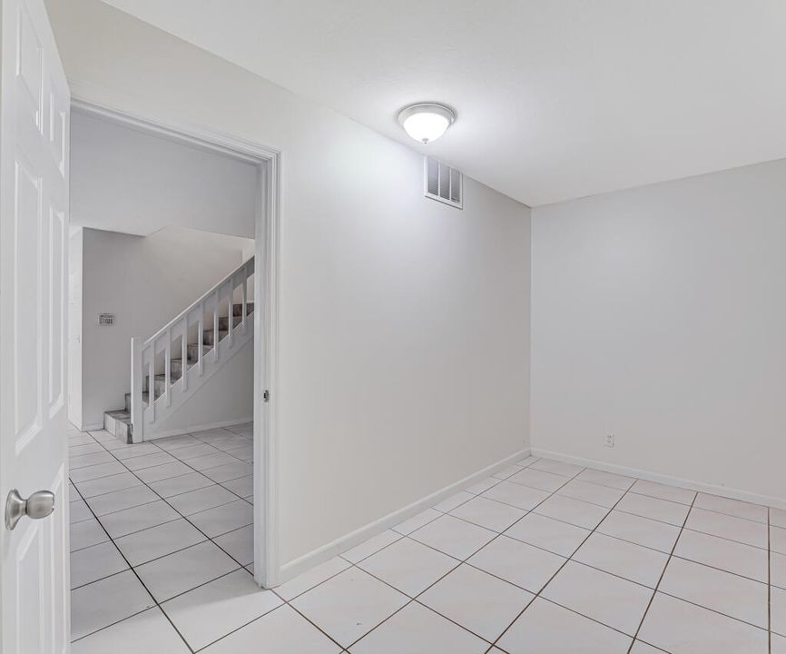 На продажу: $319,999 (2 спален, 2 ванн, 1405 Квадратных фут)