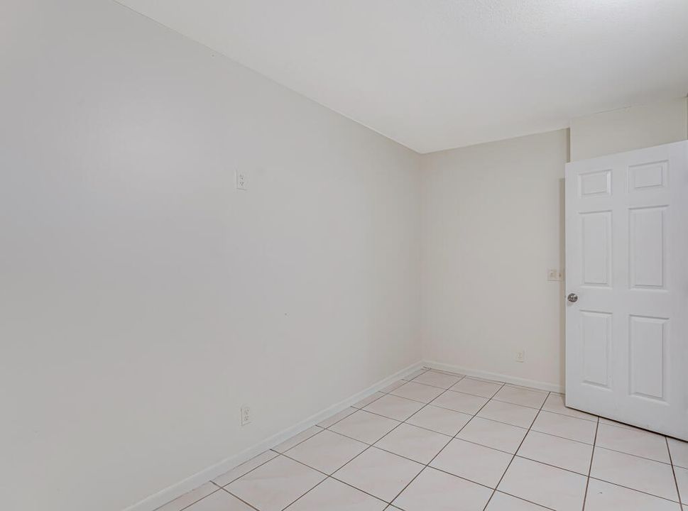 На продажу: $319,999 (2 спален, 2 ванн, 1405 Квадратных фут)