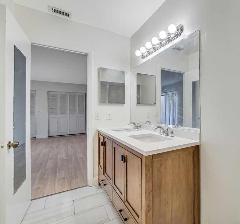 На продажу: $319,999 (2 спален, 2 ванн, 1405 Квадратных фут)