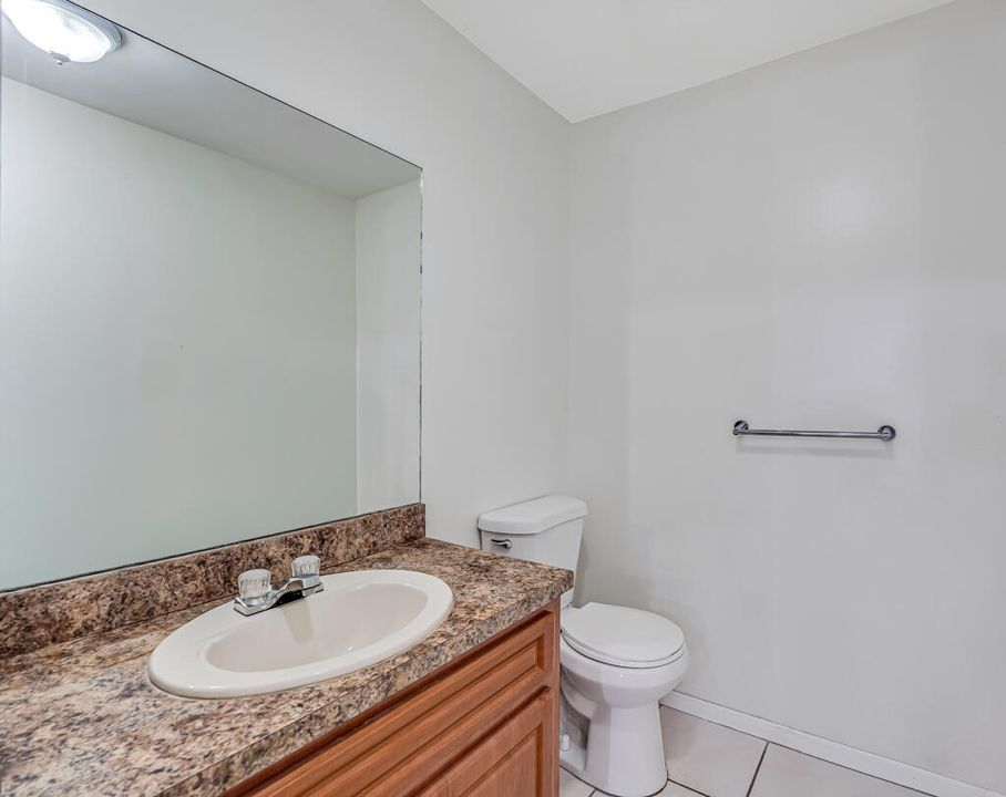 На продажу: $319,999 (2 спален, 2 ванн, 1405 Квадратных фут)