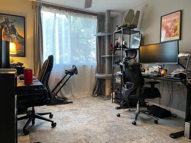 For Rent: $2,700 (2 beds, 1 baths, 901 Square Feet)