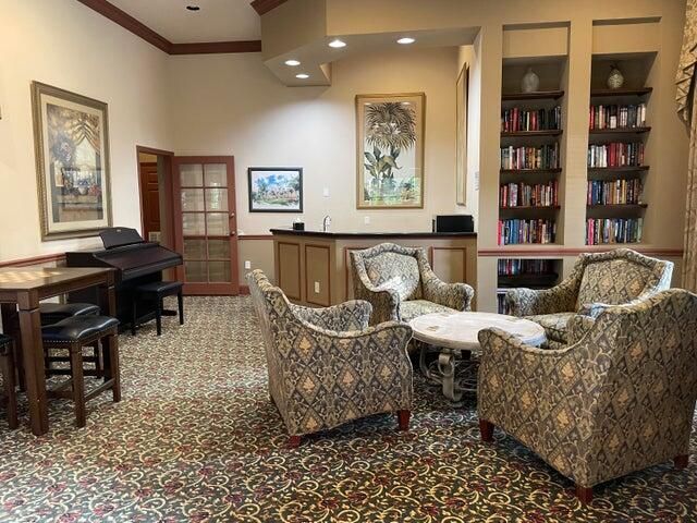 For Rent: $2,700 (2 beds, 1 baths, 901 Square Feet)