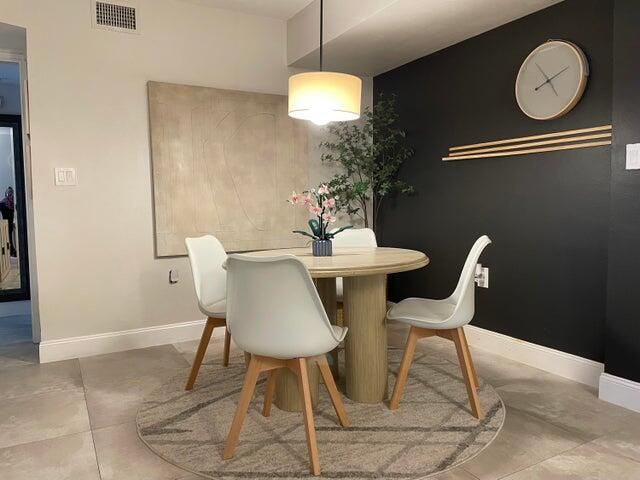 For Rent: $2,700 (2 beds, 1 baths, 901 Square Feet)