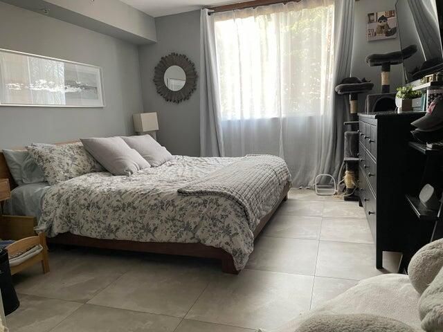 For Rent: $2,700 (2 beds, 1 baths, 901 Square Feet)