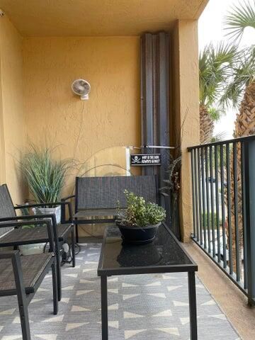 For Rent: $2,700 (2 beds, 1 baths, 901 Square Feet)