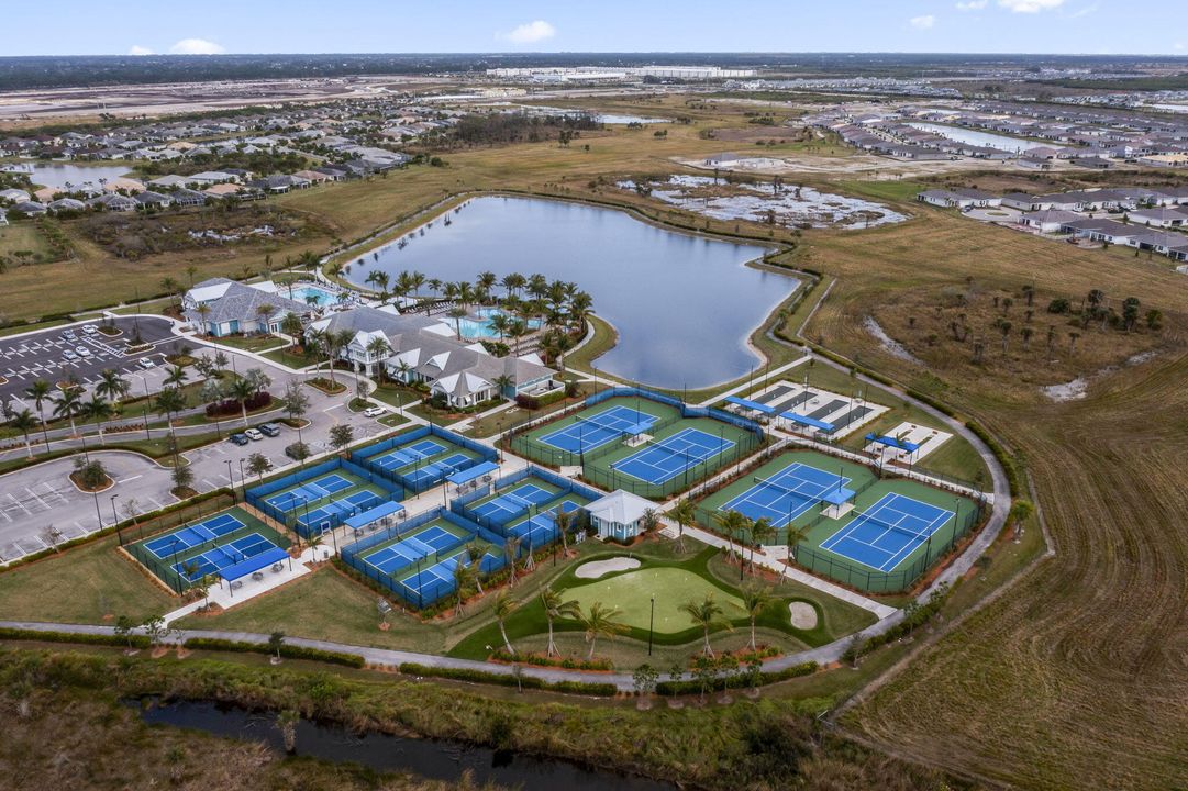 На продажу: $469,900 (2 спален, 2 ванн, 2065 Квадратных фут)