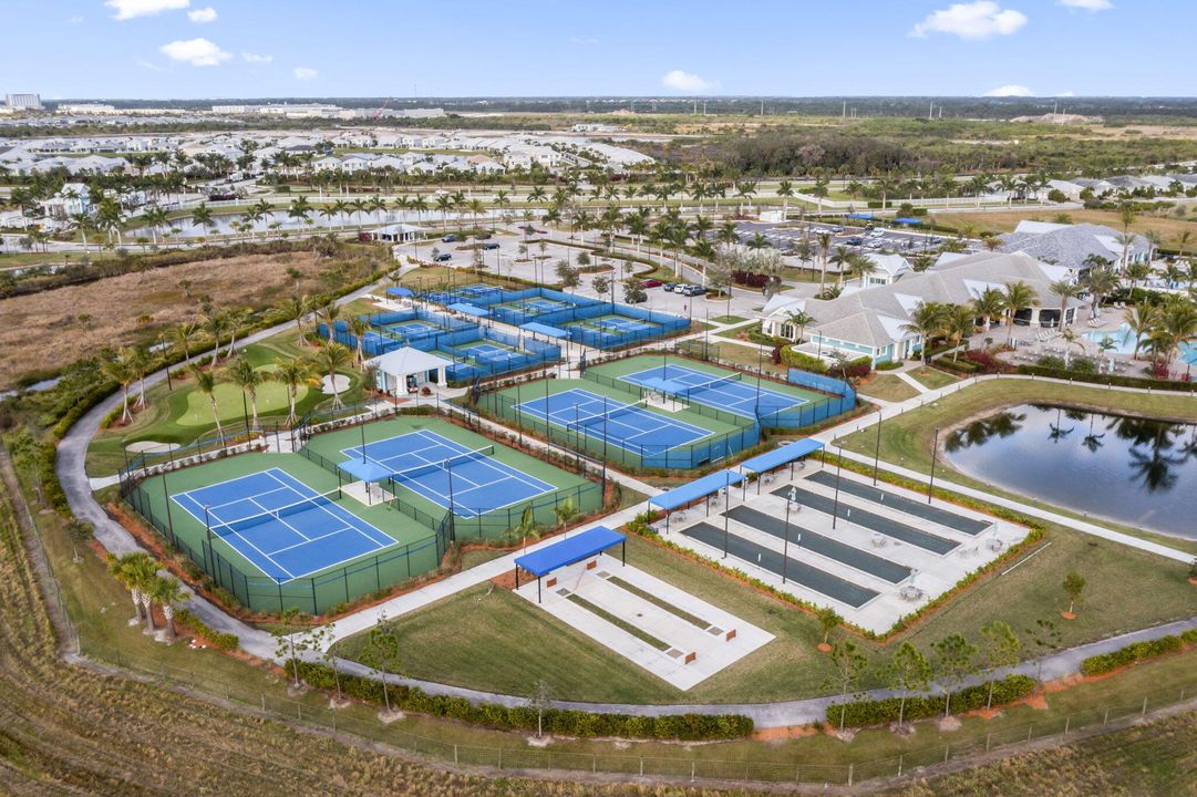 На продажу: $469,900 (2 спален, 2 ванн, 2065 Квадратных фут)