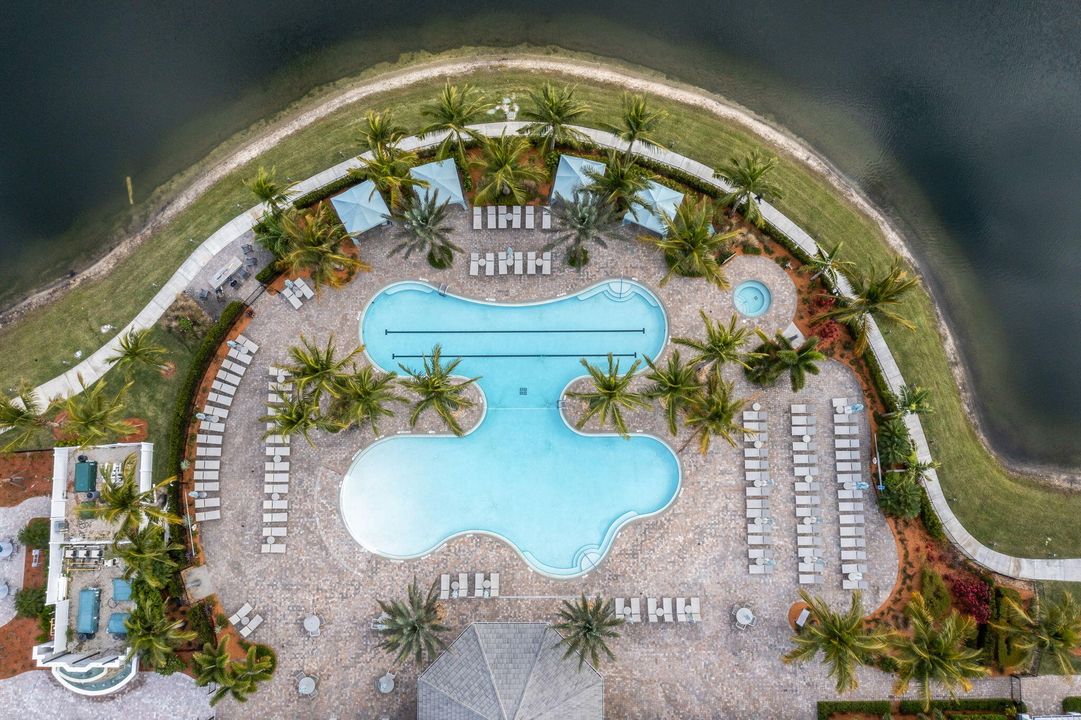 На продажу: $469,900 (2 спален, 2 ванн, 2065 Квадратных фут)