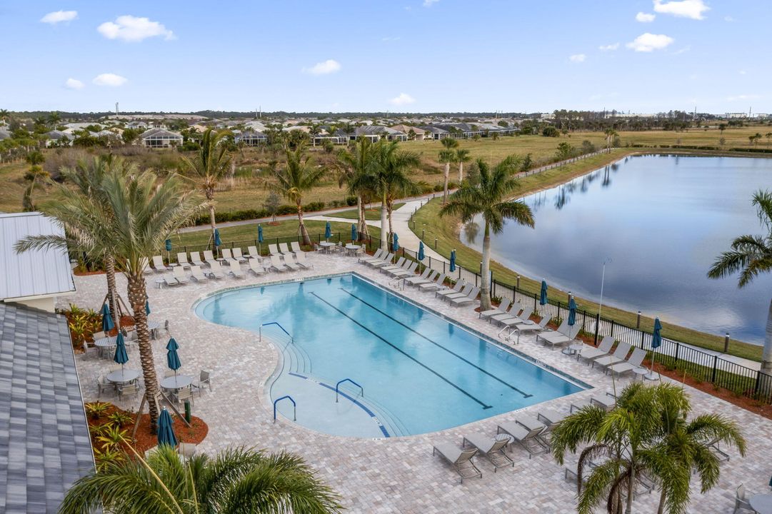 На продажу: $469,900 (2 спален, 2 ванн, 2065 Квадратных фут)