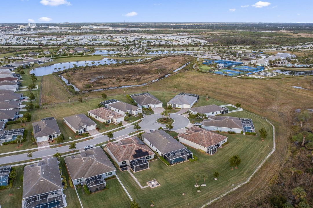 На продажу: $469,900 (2 спален, 2 ванн, 2065 Квадратных фут)