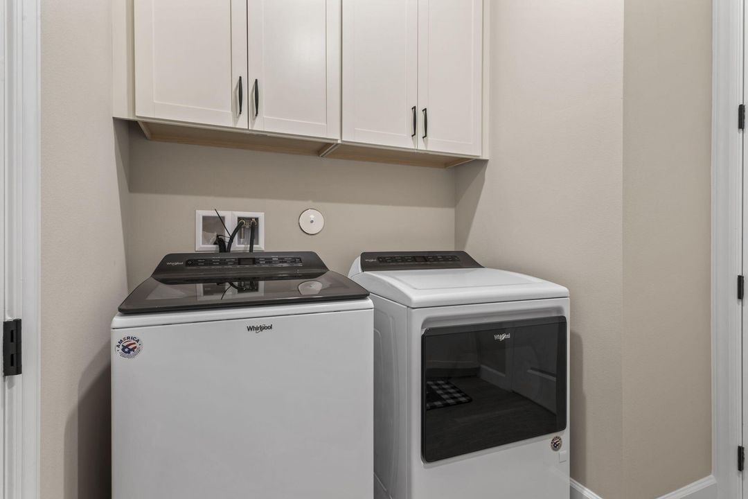 На продажу: $469,900 (2 спален, 2 ванн, 2065 Квадратных фут)