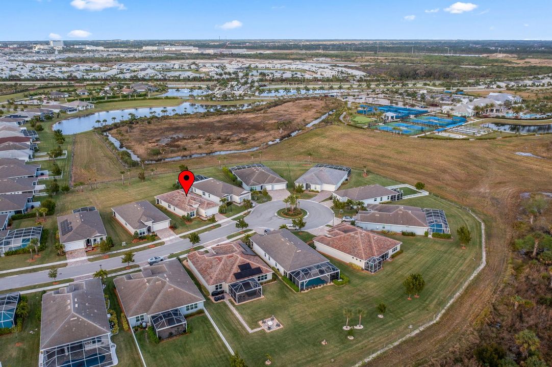 На продажу: $469,900 (2 спален, 2 ванн, 2065 Квадратных фут)