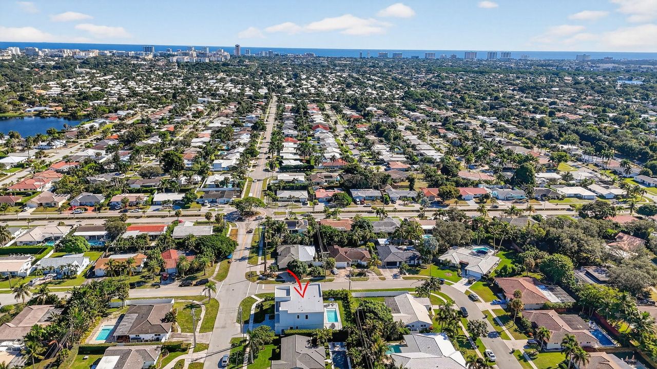 合同活跃: $3,450,000 (6 贝兹, 5 浴室, 4854 平方英尺)