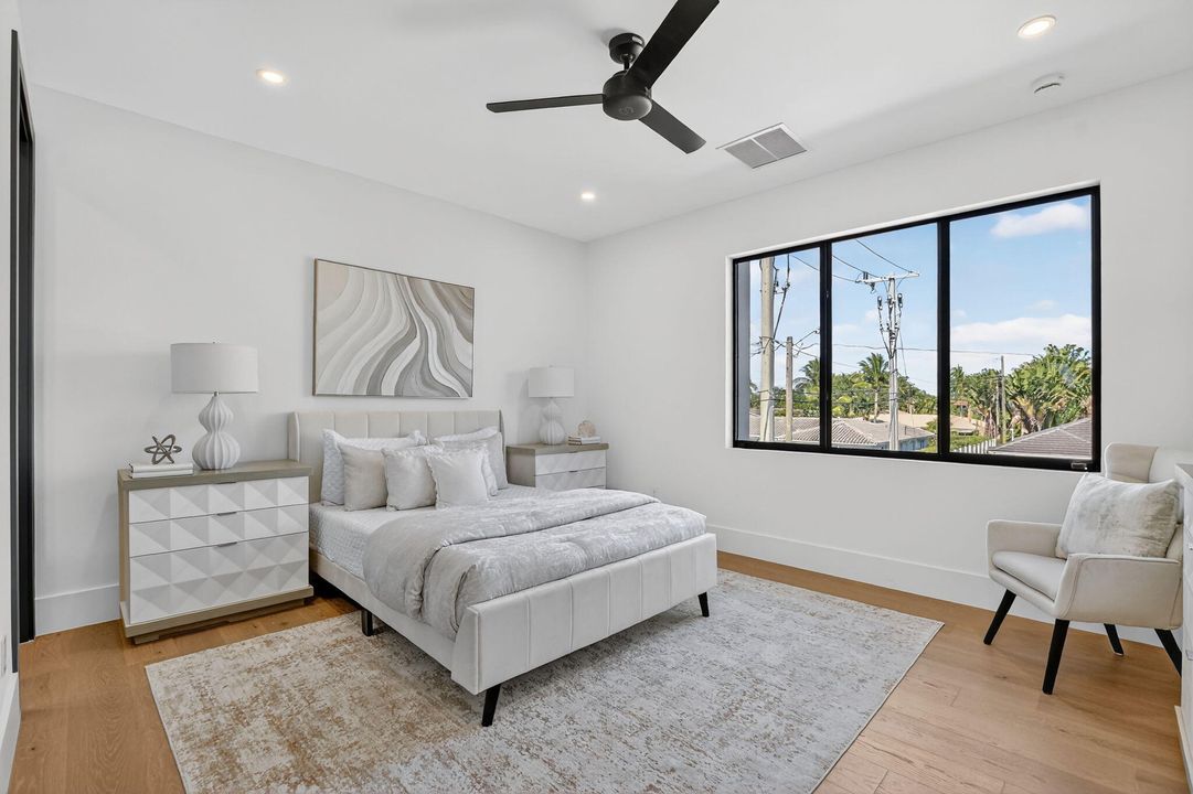 合同活跃: $3,450,000 (6 贝兹, 5 浴室, 4854 平方英尺)