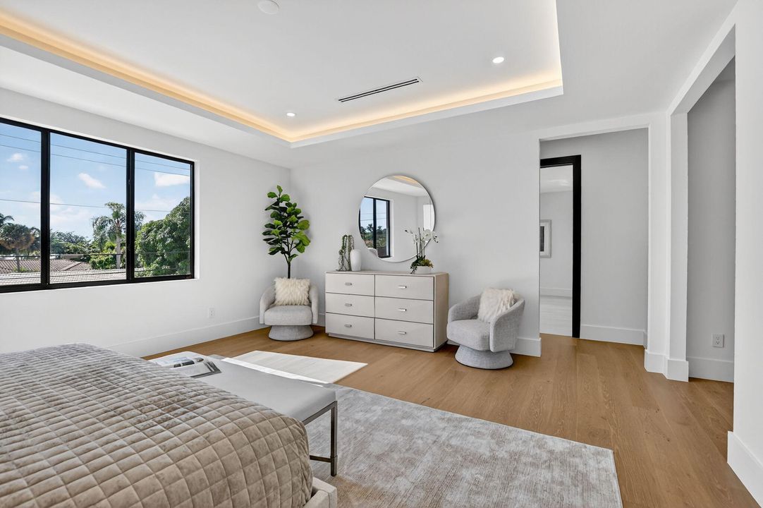 合同活跃: $3,450,000 (6 贝兹, 5 浴室, 4854 平方英尺)