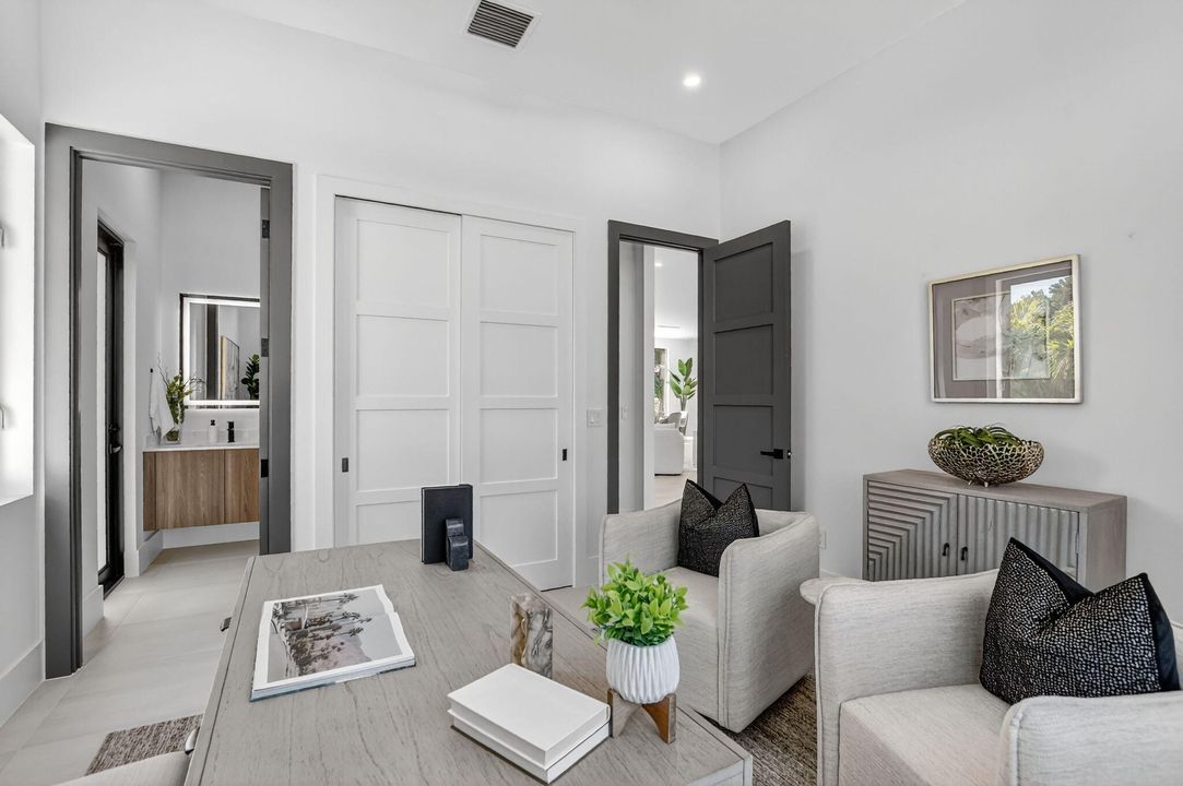 合同活跃: $3,450,000 (6 贝兹, 5 浴室, 4854 平方英尺)