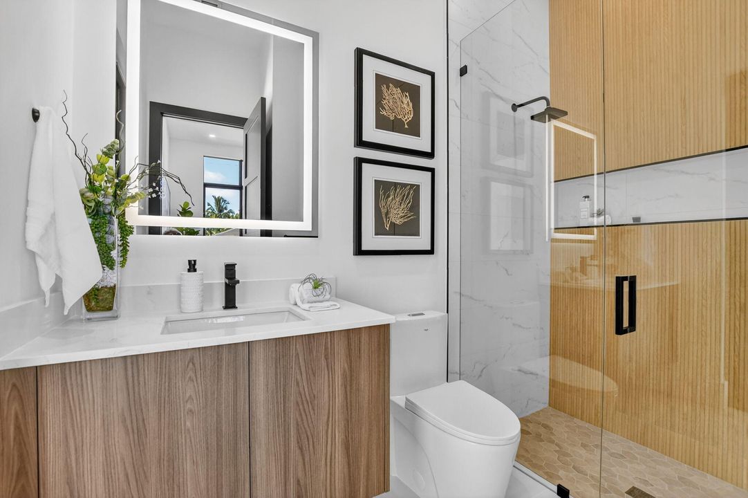 合同活跃: $3,450,000 (6 贝兹, 5 浴室, 4854 平方英尺)