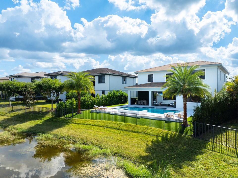 На продажу: $1,725,000 (5 спален, 5 ванн, 4032 Квадратных фут)