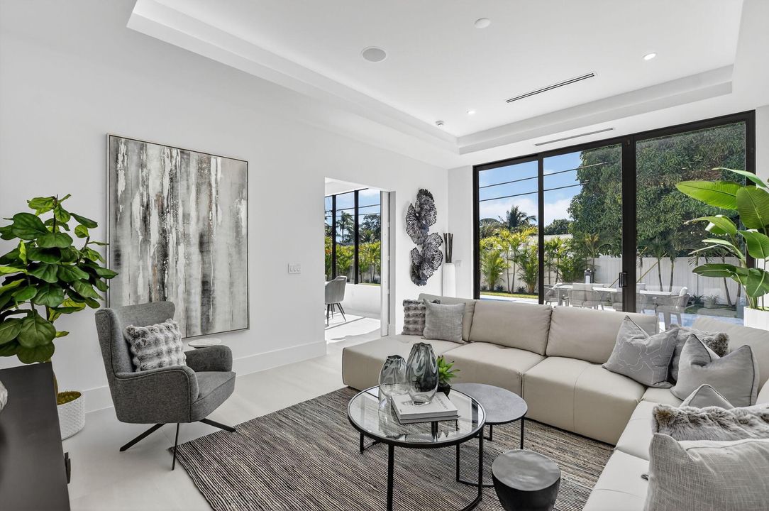 合同活跃: $3,450,000 (6 贝兹, 5 浴室, 4854 平方英尺)