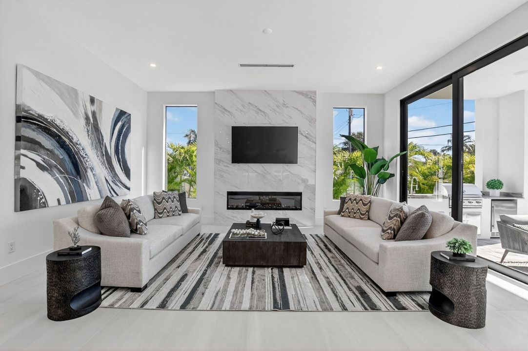 合同活跃: $3,450,000 (6 贝兹, 5 浴室, 4854 平方英尺)