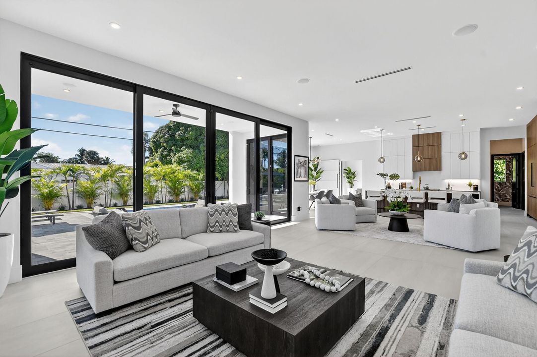 合同活跃: $3,450,000 (6 贝兹, 5 浴室, 4854 平方英尺)