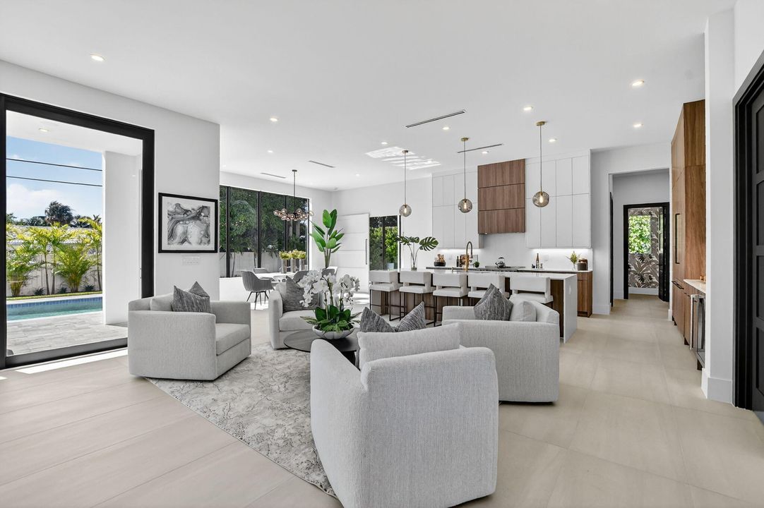 合同活跃: $3,450,000 (6 贝兹, 5 浴室, 4854 平方英尺)