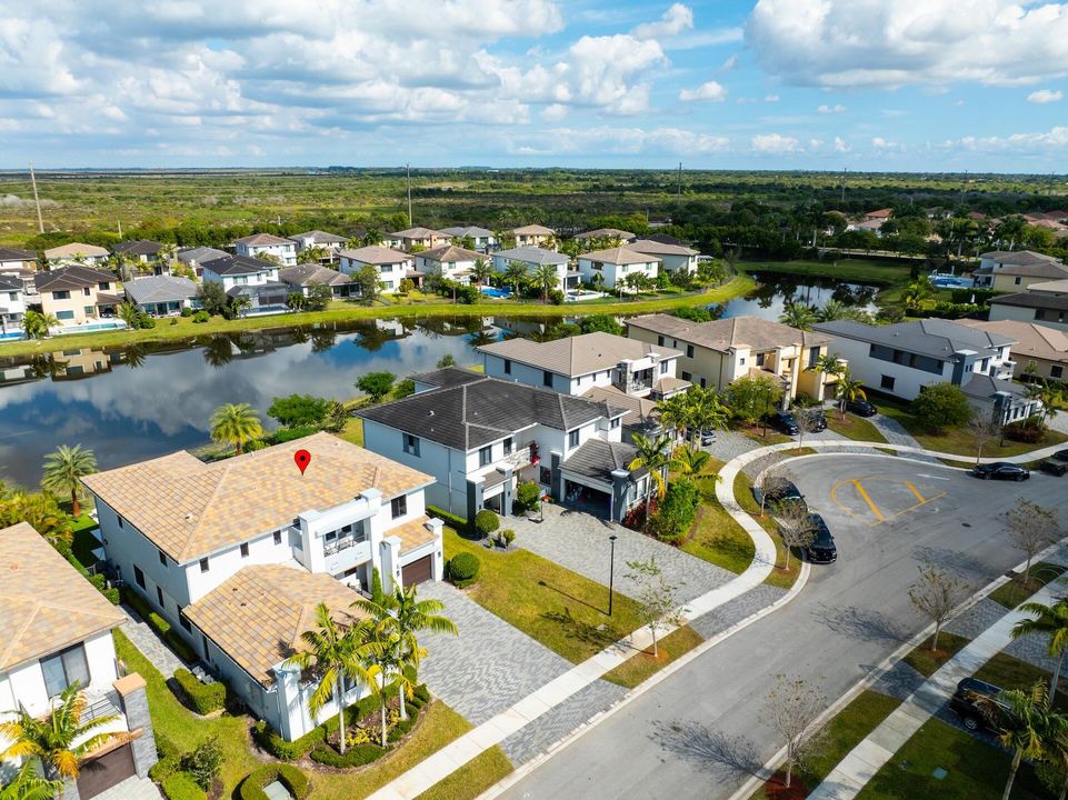 На продажу: $1,725,000 (5 спален, 5 ванн, 4032 Квадратных фут)