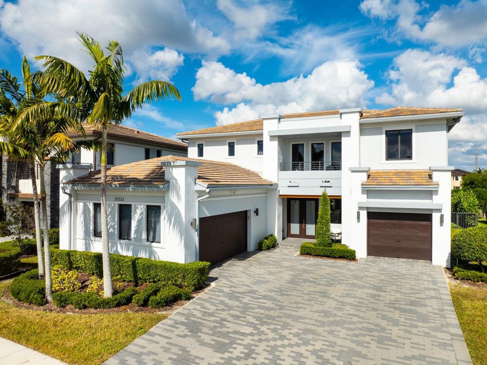 На продажу: $1,725,000 (5 спален, 5 ванн, 4032 Квадратных фут)