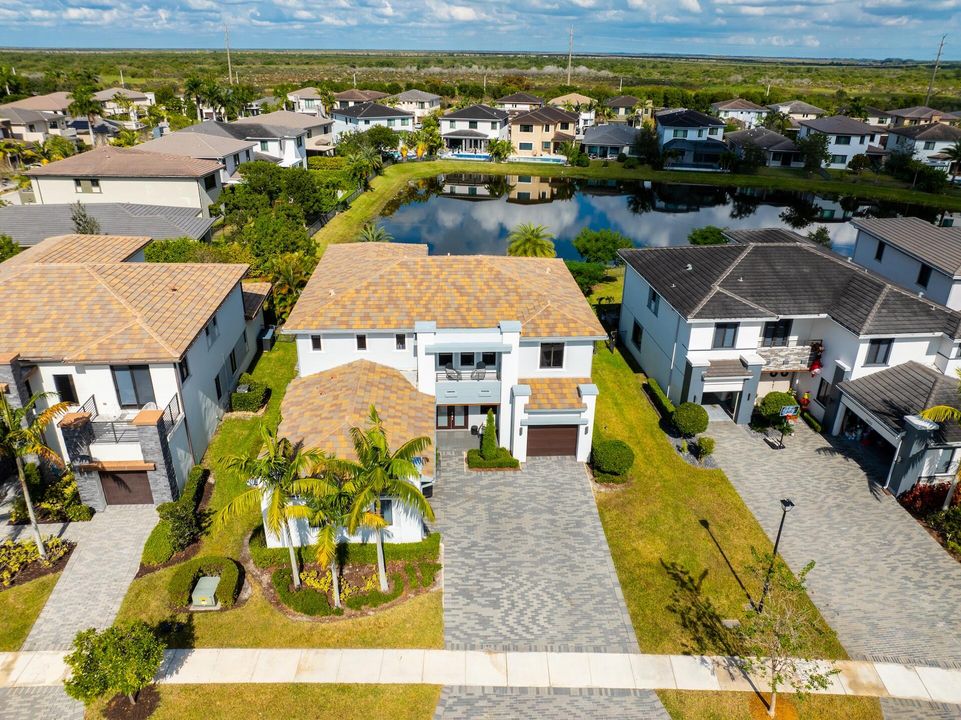 На продажу: $1,725,000 (5 спален, 5 ванн, 4032 Квадратных фут)