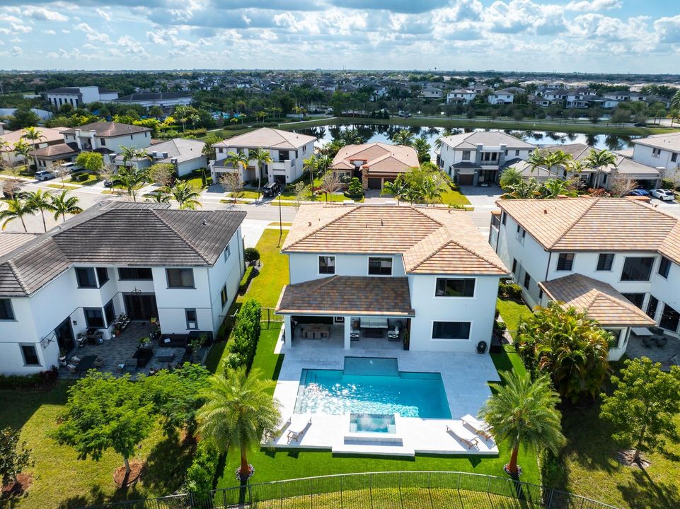 На продажу: $1,725,000 (5 спален, 5 ванн, 4032 Квадратных фут)