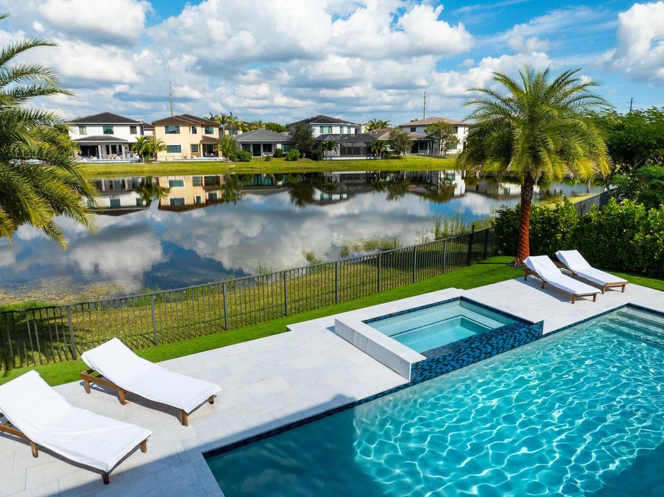 На продажу: $1,725,000 (5 спален, 5 ванн, 4032 Квадратных фут)