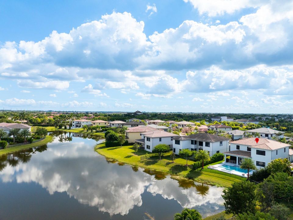 На продажу: $1,725,000 (5 спален, 5 ванн, 4032 Квадратных фут)