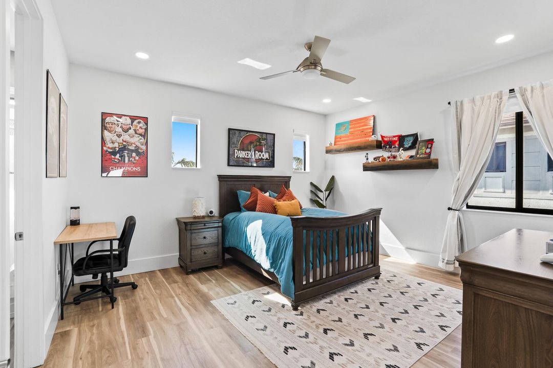 На продажу: $1,725,000 (5 спален, 5 ванн, 4032 Квадратных фут)