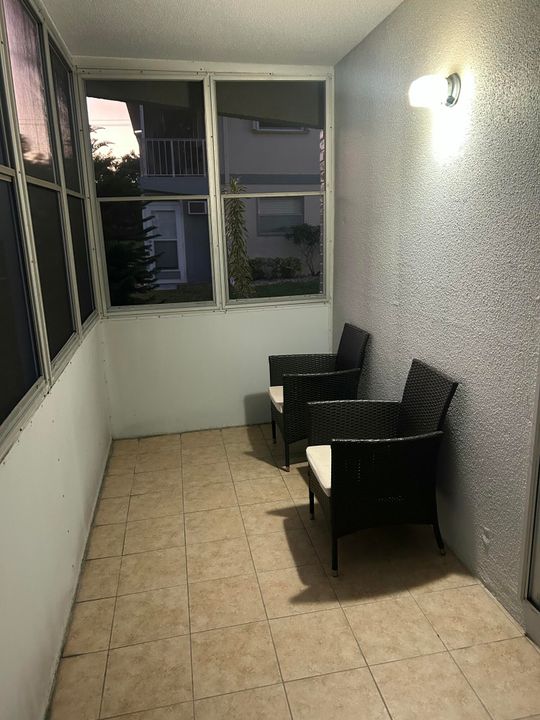 For Rent: $1,500 (1 beds, 1 baths, 720 Square Feet)