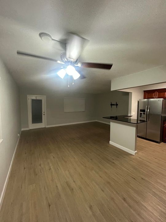 For Rent: $1,500 (1 beds, 1 baths, 720 Square Feet)
